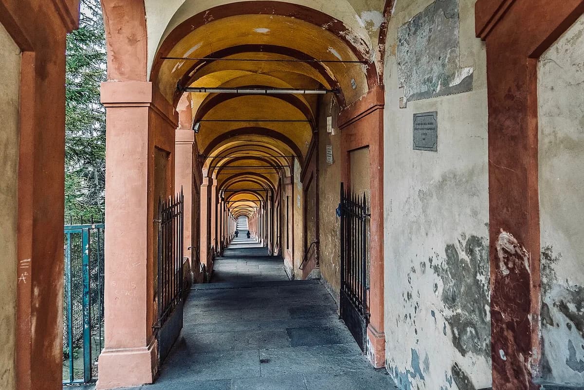 Bologna San Luca Walk: Route, Time, and Alternatives