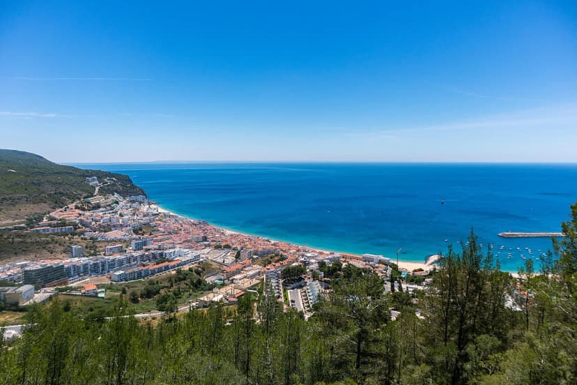 Lisbon to Sesimbra by Bus: Routes, Fares & Journey Times