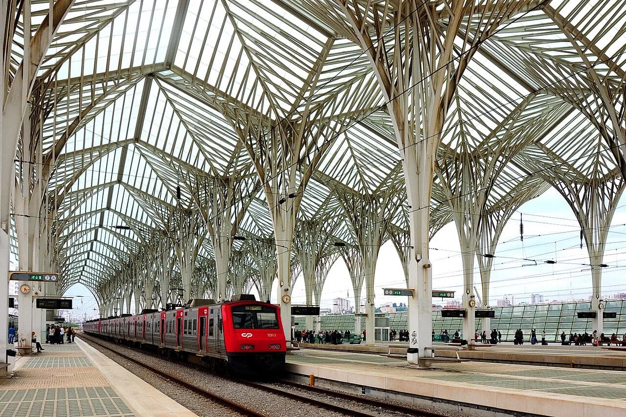 Lisbon Train Stations: Which One You Need & How to Get There