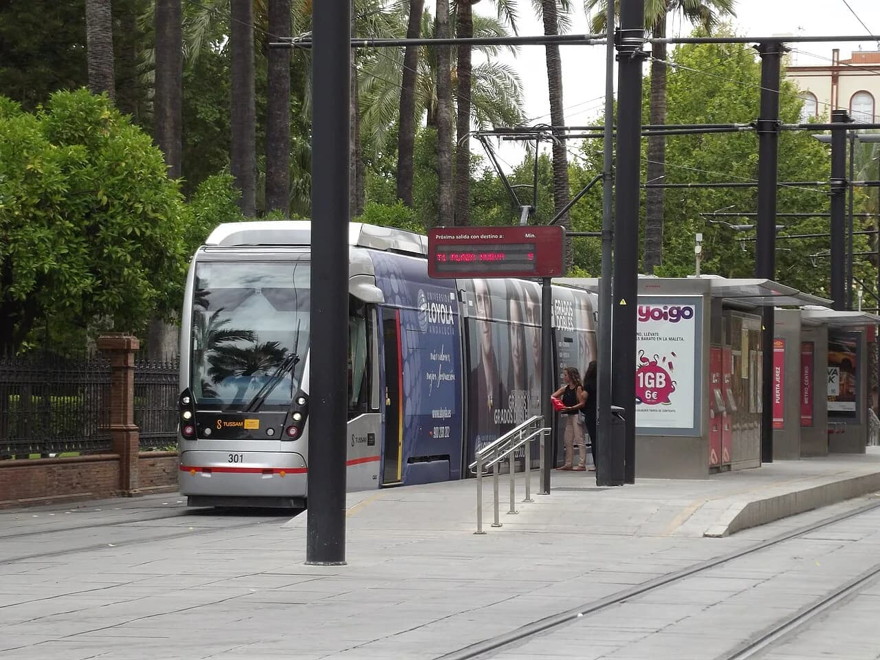 7 Ways to Get Around Seville: Public Transport Guide (2026)