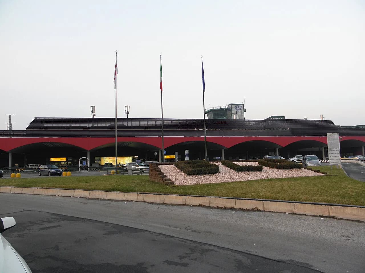 Bologna Airport to City Centre: Train, Bus and Taxi Options (2026)
