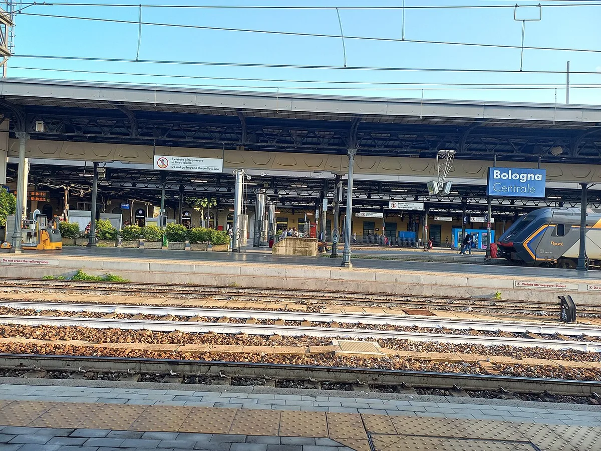 Surface platforms and station buildings at Bologna Centrale
