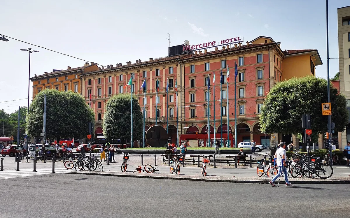 Piazza delle Medaglie d’Oro outside Bologna Centrale