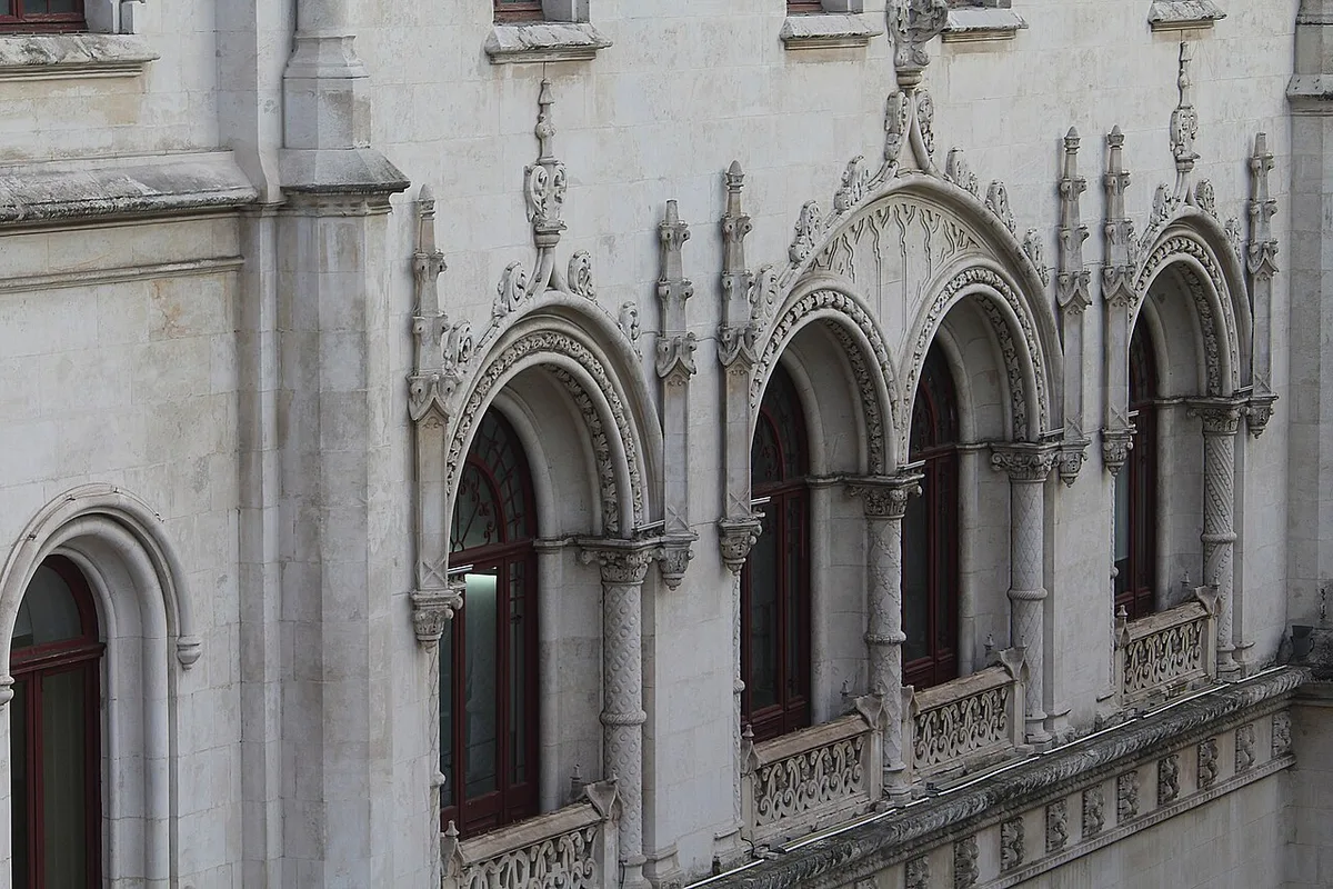 Lisbon and its transport surroundings — 1