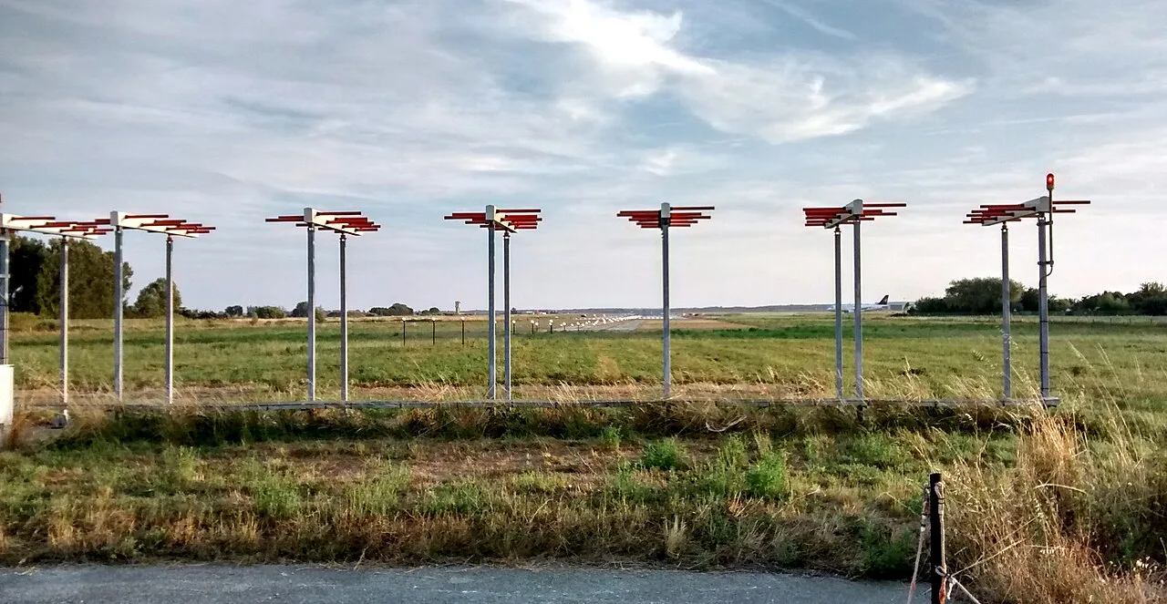 Runway approach equipment at Pisa Airport