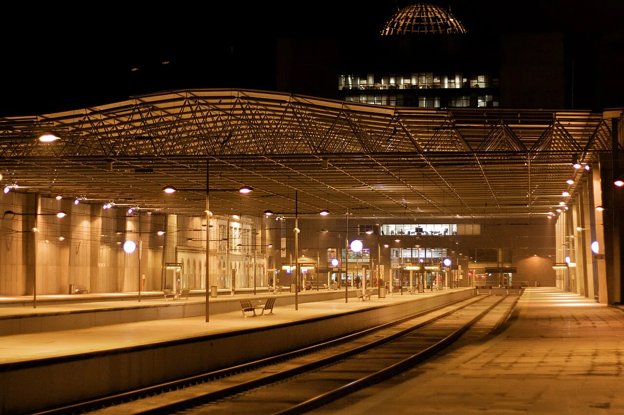Covered platforms at Braga railway station at night