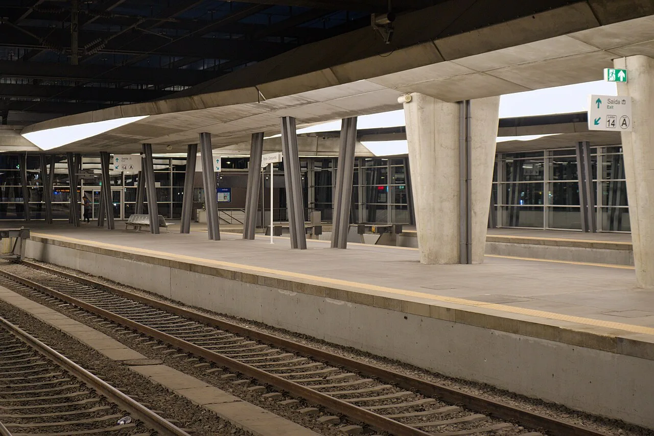 Covered platforms at Porto Campanhã station at night