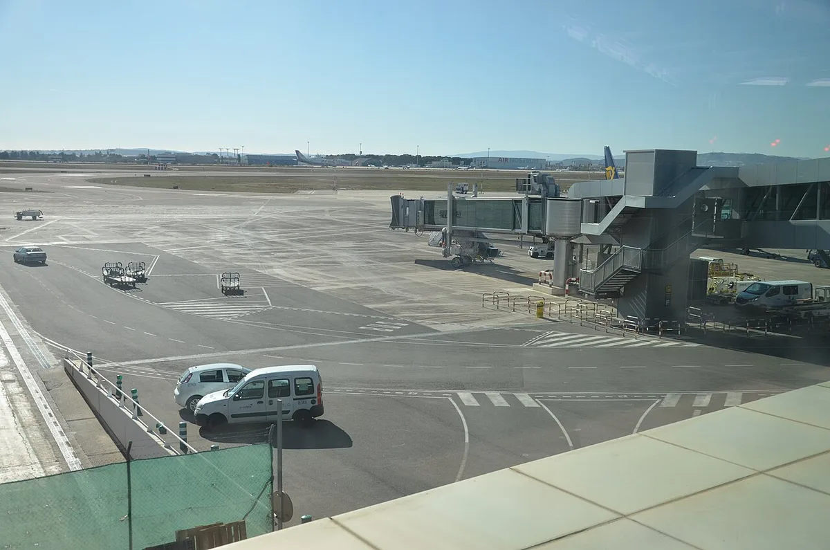 Apron and terminal at Valencia Airport