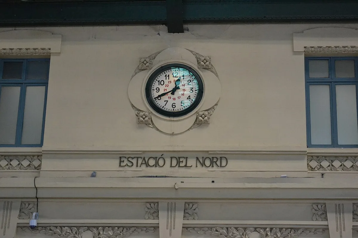 Clock inside Valencia Estació del Nord